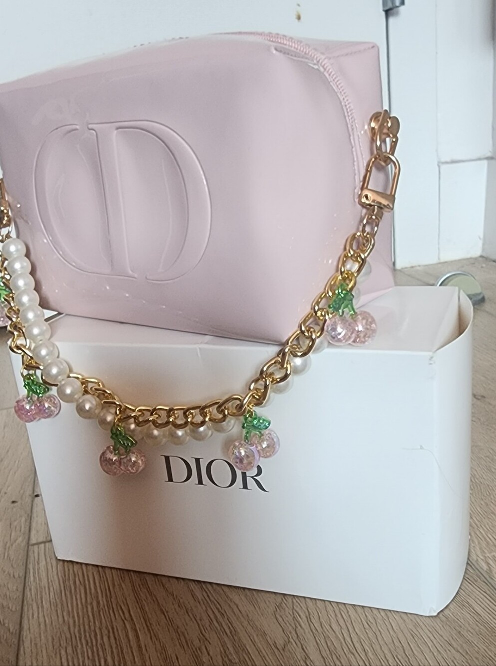 Dior Light Pink Patent CD logo Zip Pouch Clutch Bag With Pearl Gold Chain Strap - Picture 5 of 10